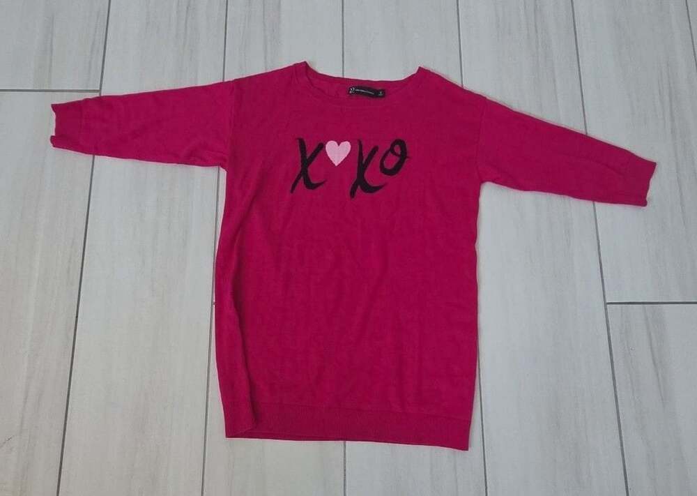 New York & Company XOXO Heart Sweater Size S Pink Pullover Graphic